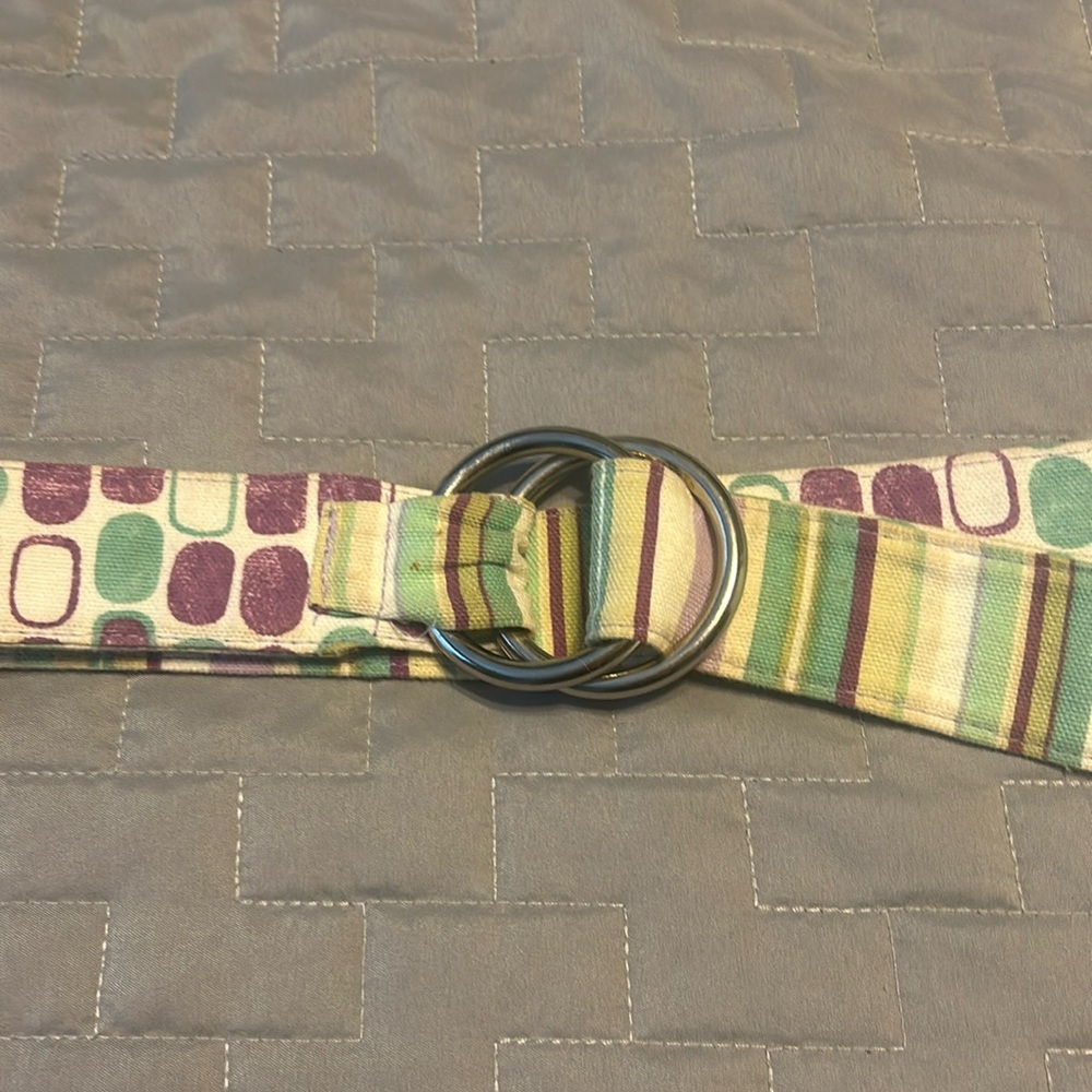 Women’s reversible belt.